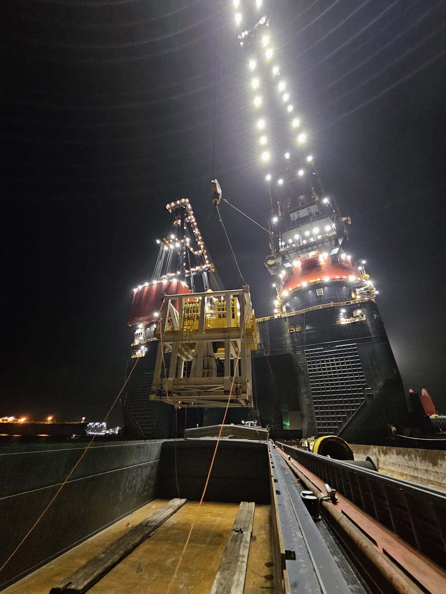 Projectlading transport met binnenvaartschip 2